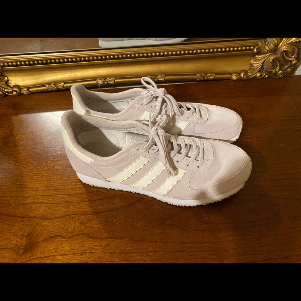 Adidas women’s tennis shoes